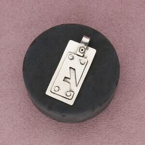 sterling silver vintage letter e initial tag pendant